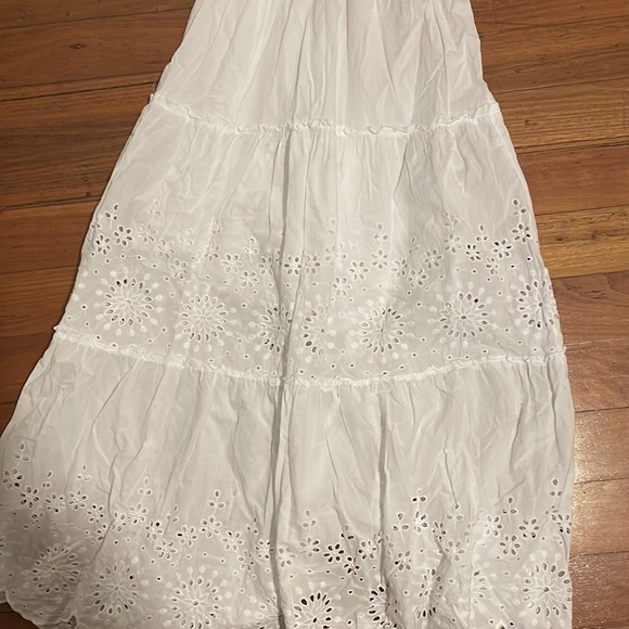 White, designed maxi dress - Picture 3 of 4